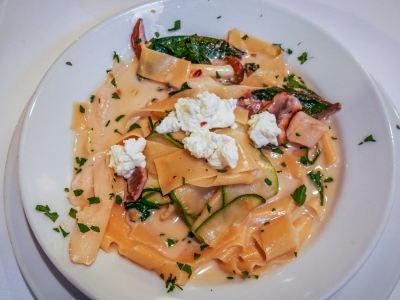 Tagliatelle pasta with mushrooms and cream sauce